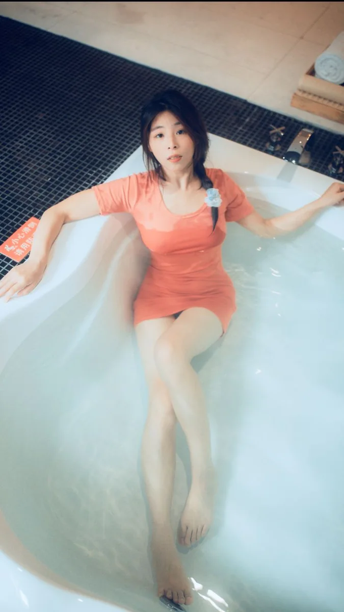 在频道行列表中核对字段与状态标记的操作场景